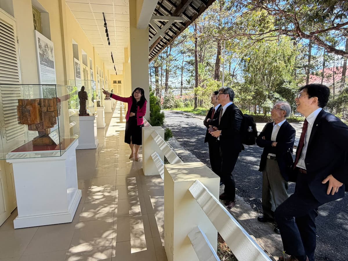 キャンパスツアーの様子　