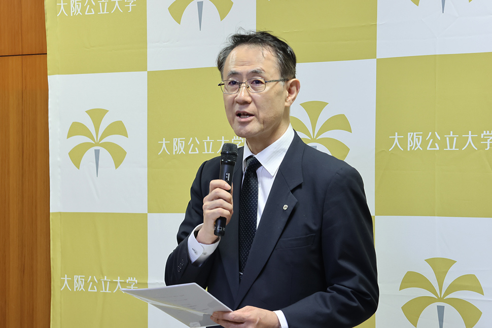 写真：話しをする人