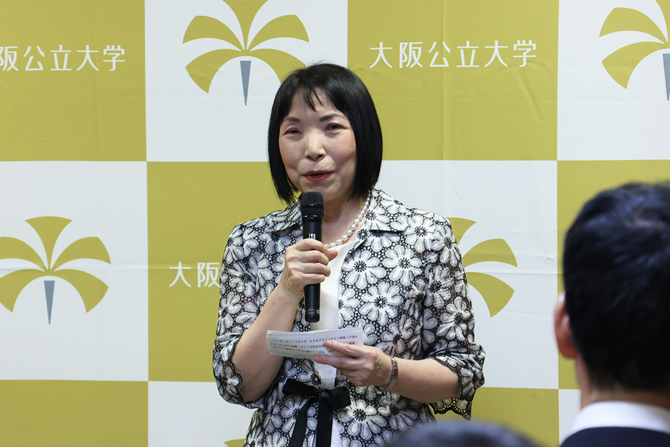 写真：話しをする人