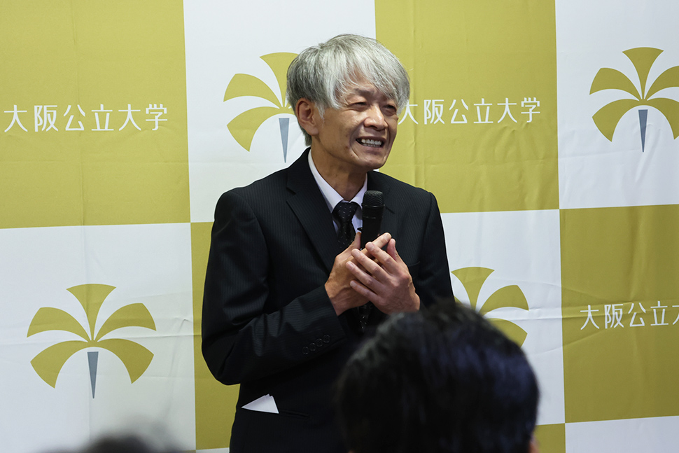 写真：話しをする人