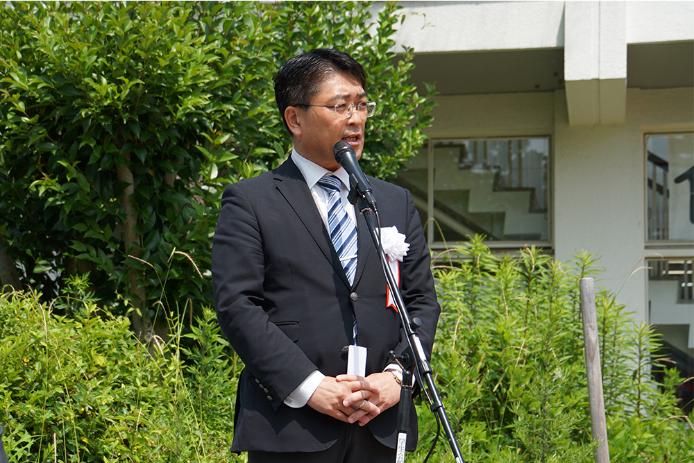 写真：挨拶をする松本副学長