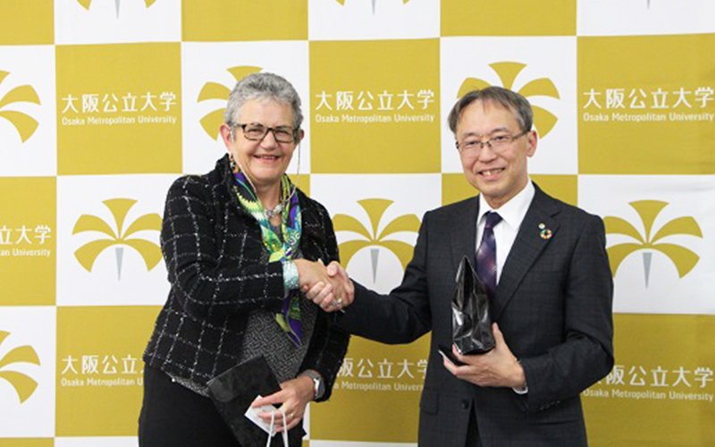 EBI　Florence Dufour学長と辰巳砂学長