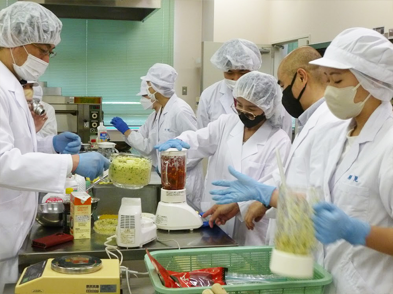 食品加工実験の様子