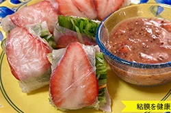 苺で甘酸っぱ生春巻き