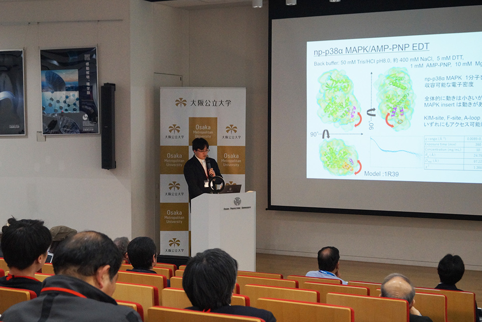 写真：講演者と会場の様子