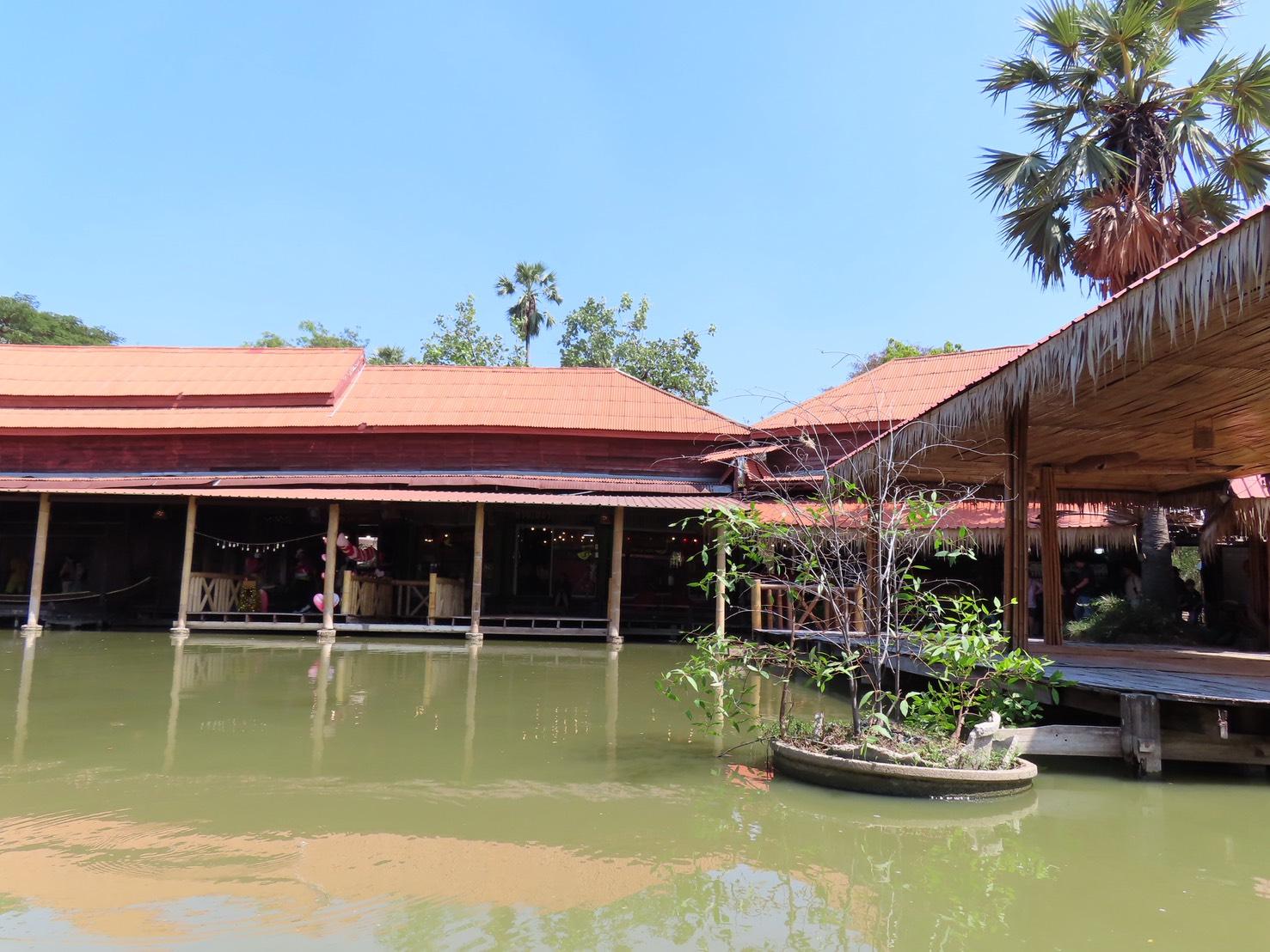 水上マーケット1