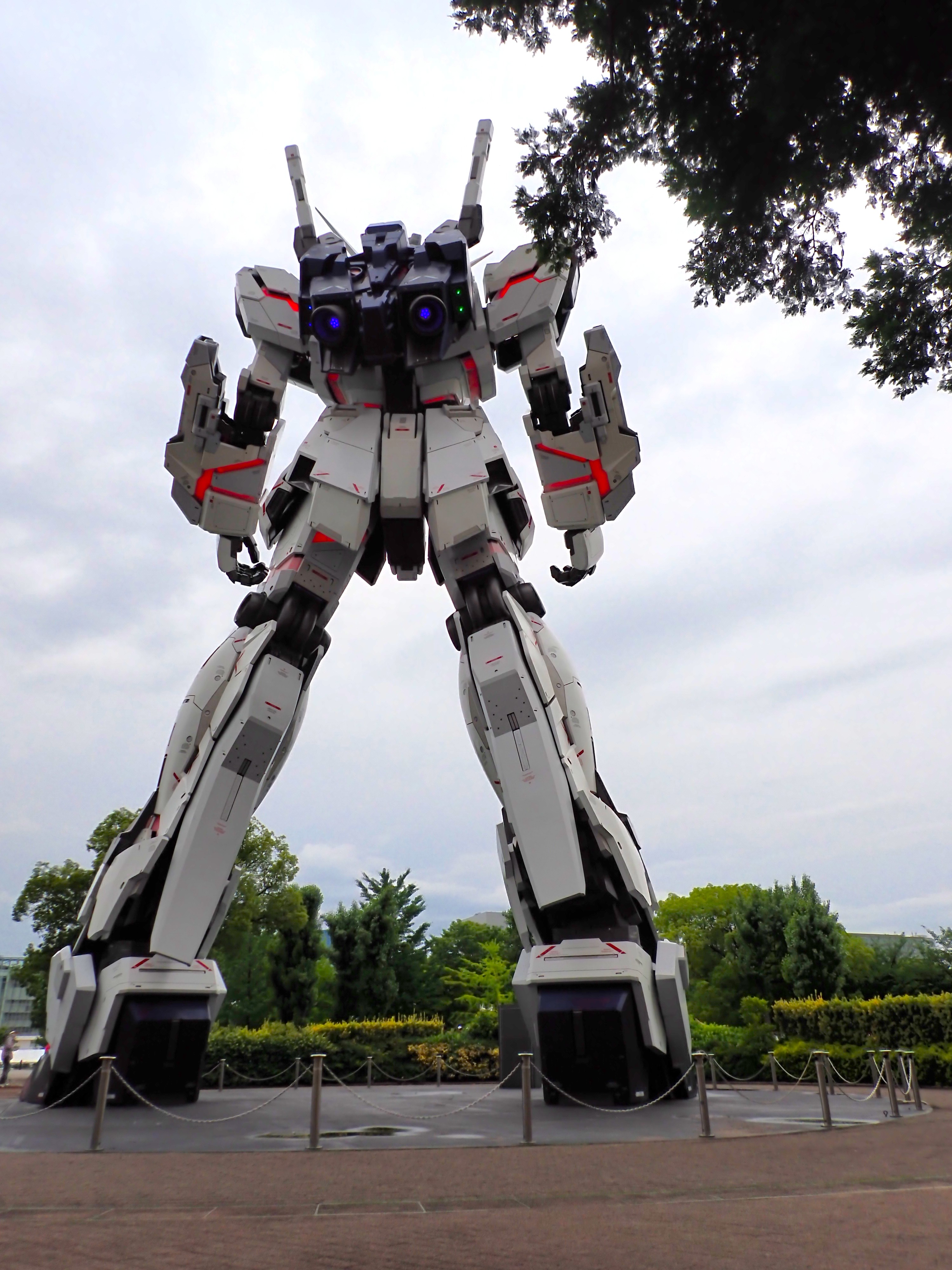 ユニコーンガンダム背中_編集