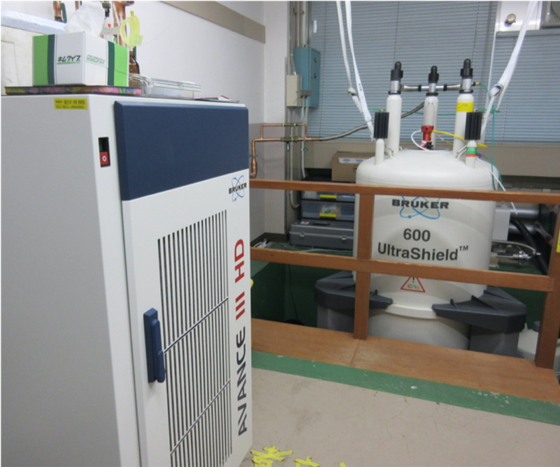 06_600MHz核磁気共鳴装置（Bruker）｜共用機器・設備一覧｜研究基盤