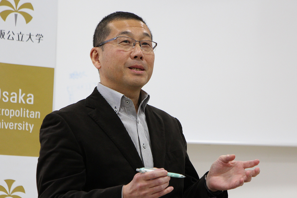 写真:大塚副学長