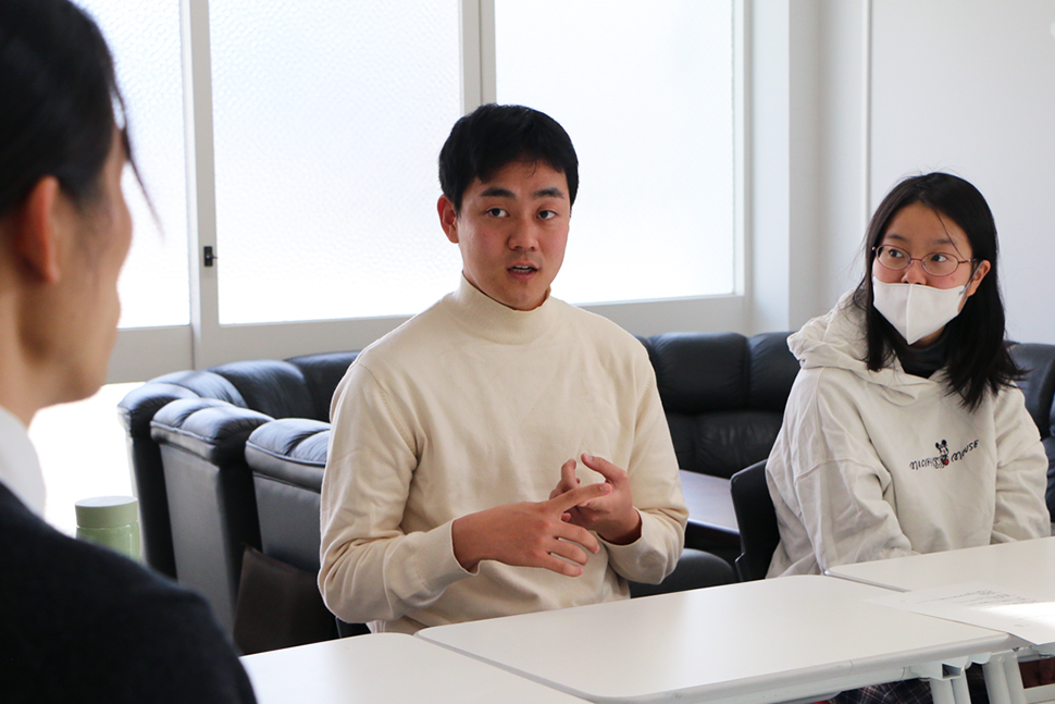 写真：コメントをする松下さんと竹森さん