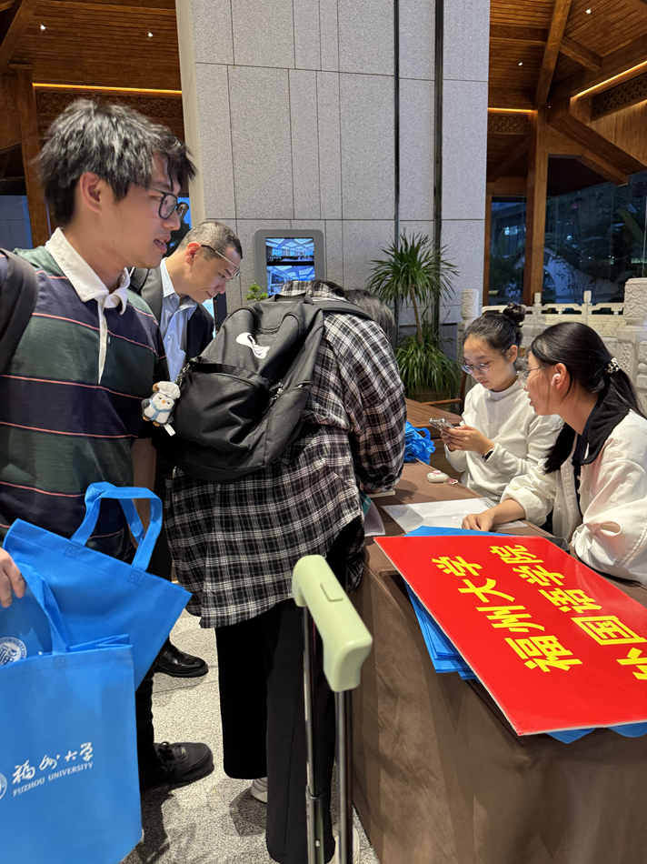 大学院生のボランティアスタッフ