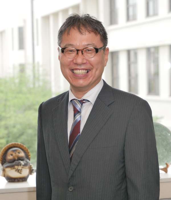 法学部長・法学研究科長 鶴田 滋