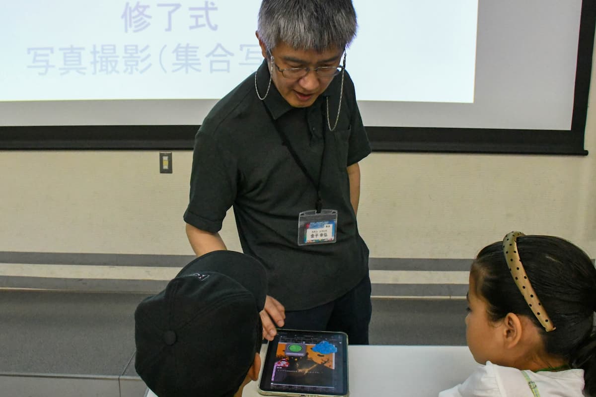 タブレット用ゲームでバイキンとバトル
