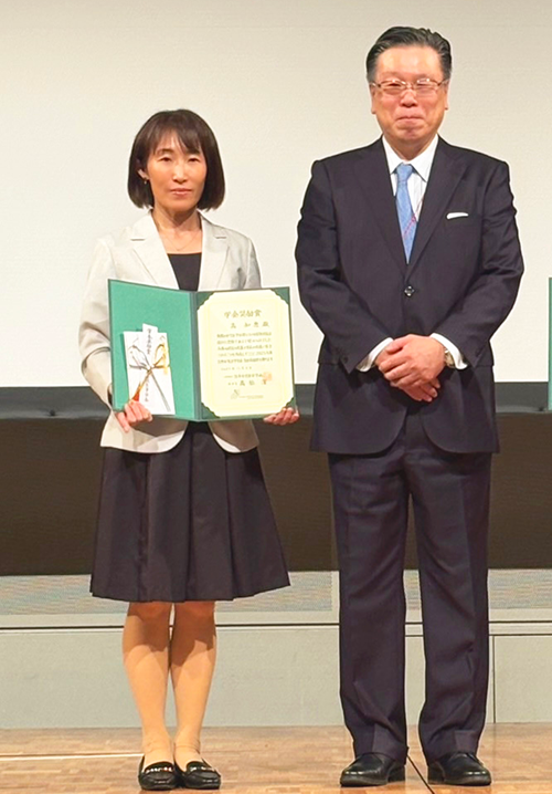 髙先生受賞202511-01