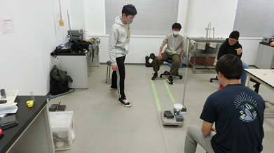 20251108_演示実験③物体投げ上げ