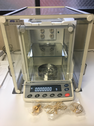 511.マイクロ天びん