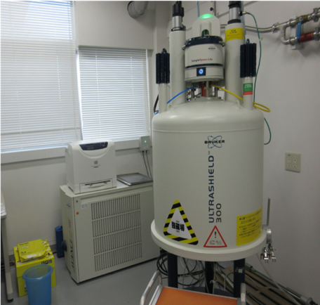 300MHz核磁気共鳴装置（Bruker）