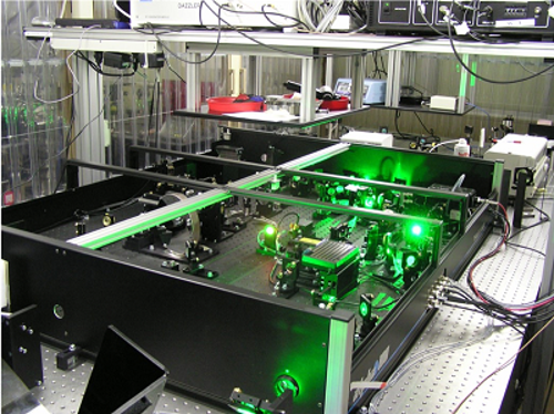 高強度フェムト秒レーザー照射装置