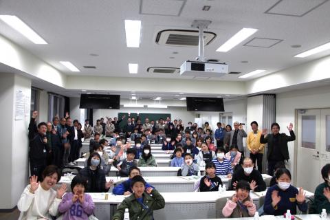 参加者とスタッフの集合写真
