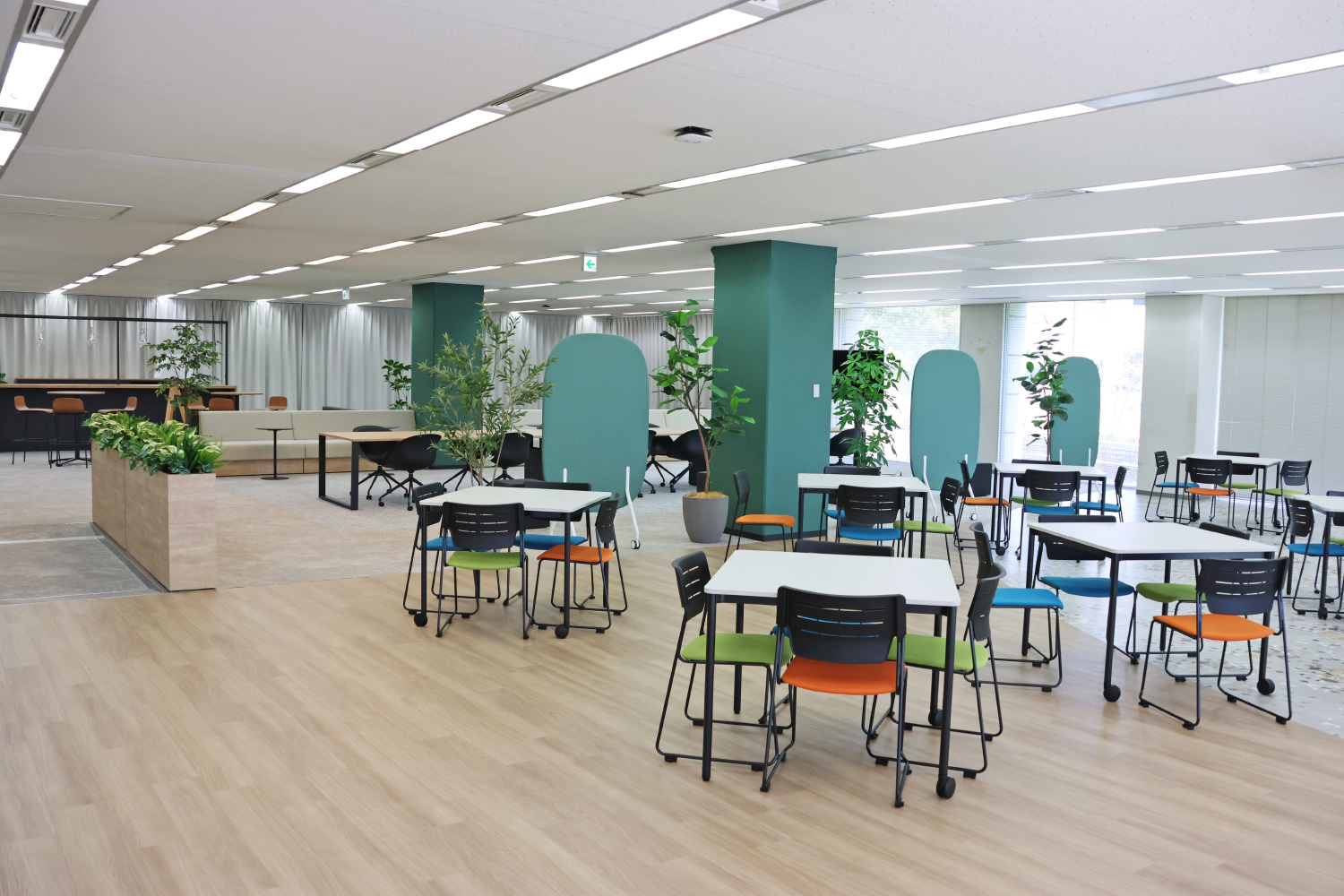 オープンイノベーションラウンジ「ほとりで」内観写真