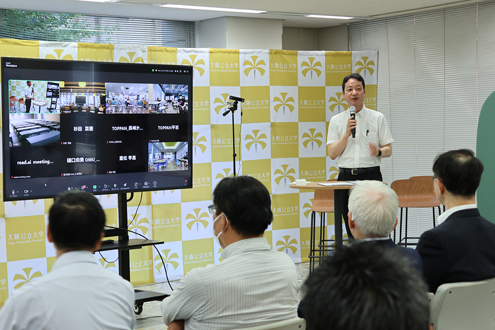 写真：講評をする副首都推進局長